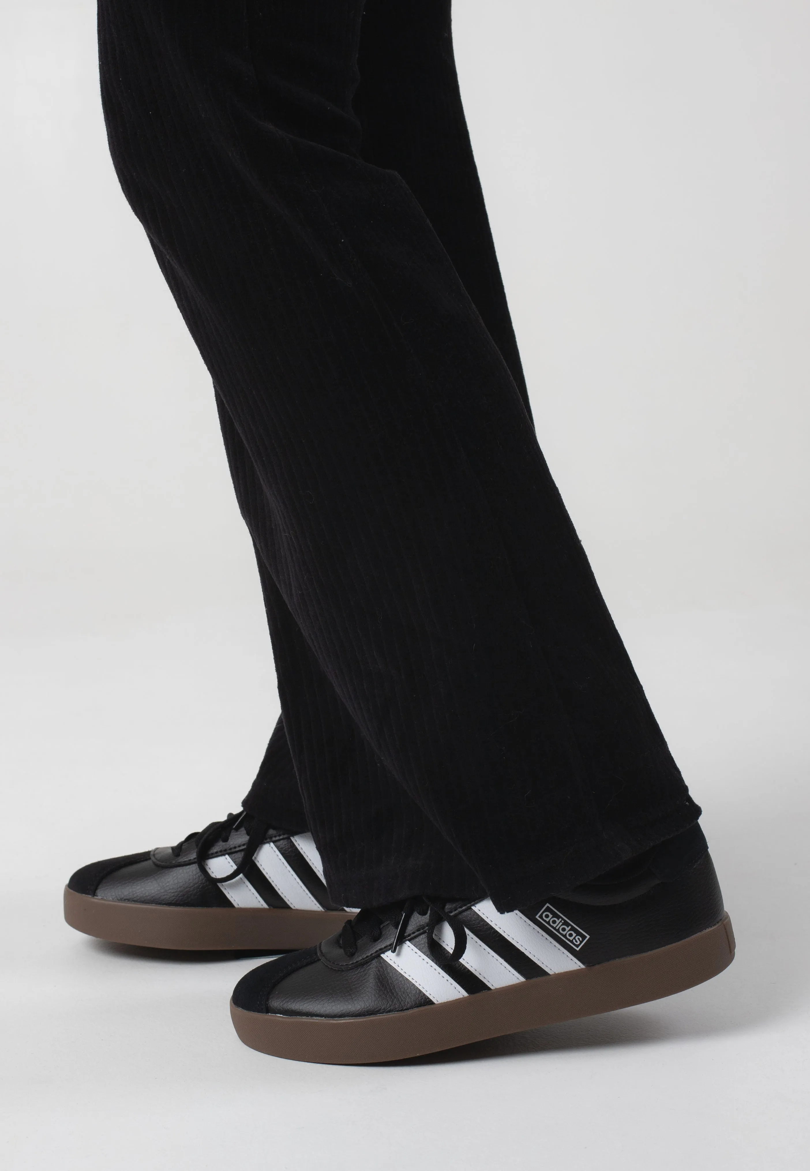 Adidas - Vl Court 3.0 Cblack/Ftwwht/Gum5 - Girl Shoes