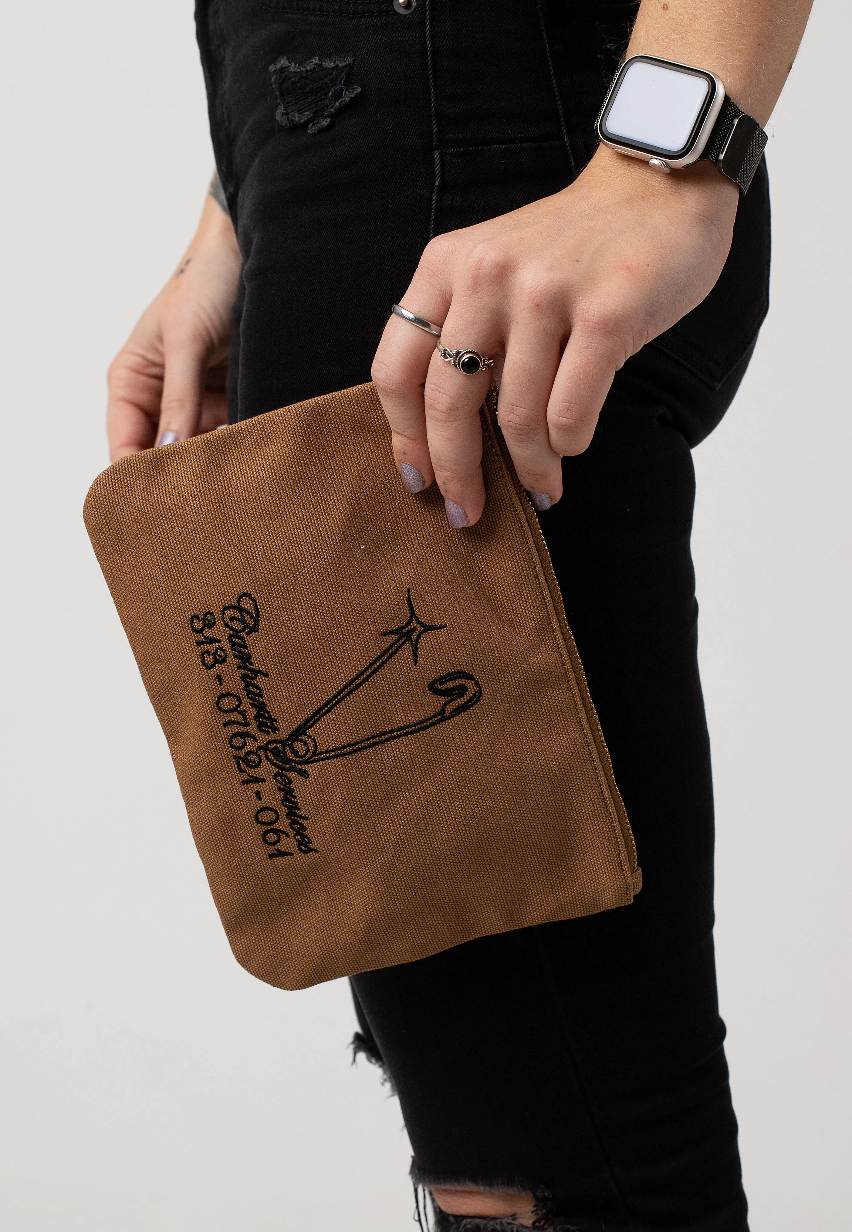 Carhartt WIP - Canvas Graphic Zip Safety Pin Embroidery/Hamilton Brown/Black - Wallet
